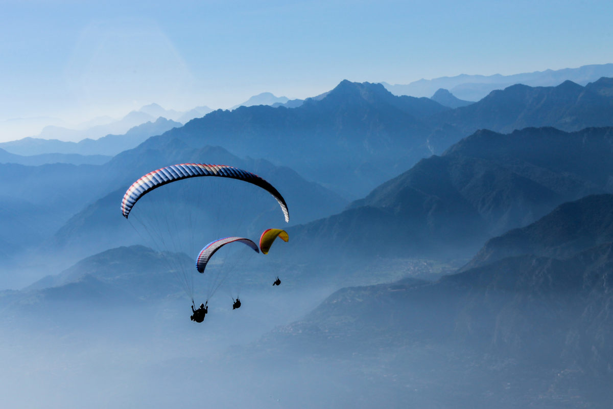 - Livv.at - Livv.at Paragleiter im Gebirge